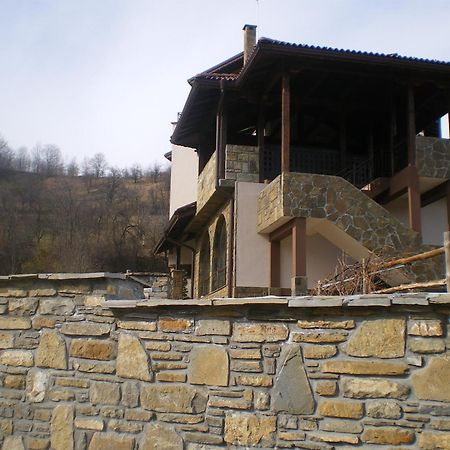 Family Hotel Balkana Apriltsi  Exterior photo