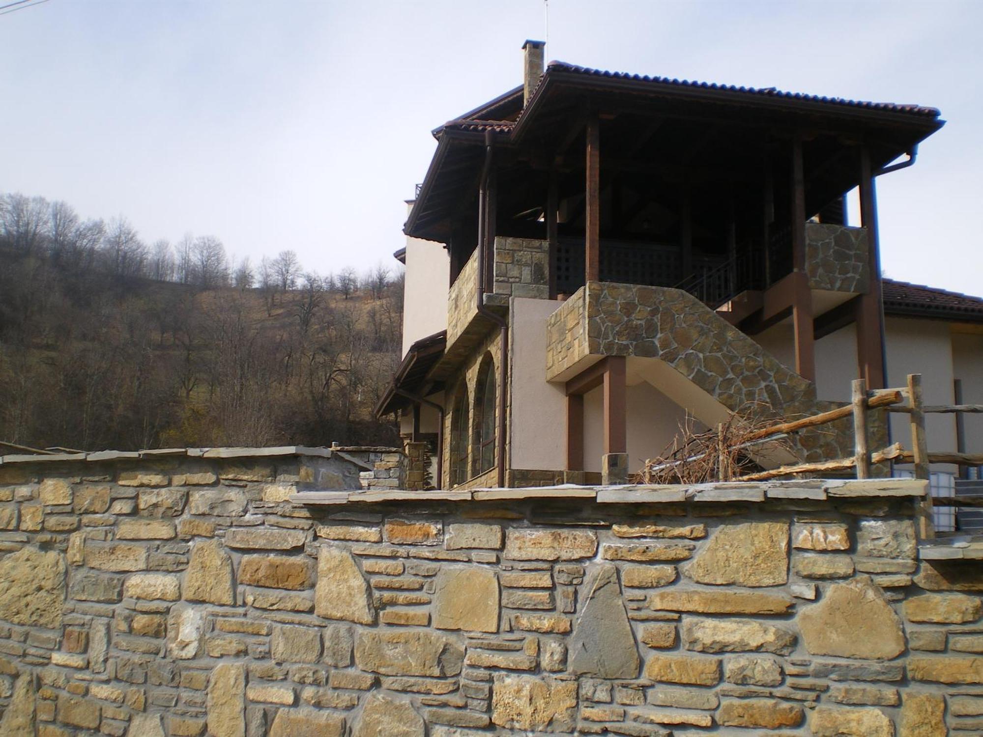 Family Hotel Balkana Apriltsi  Exterior photo