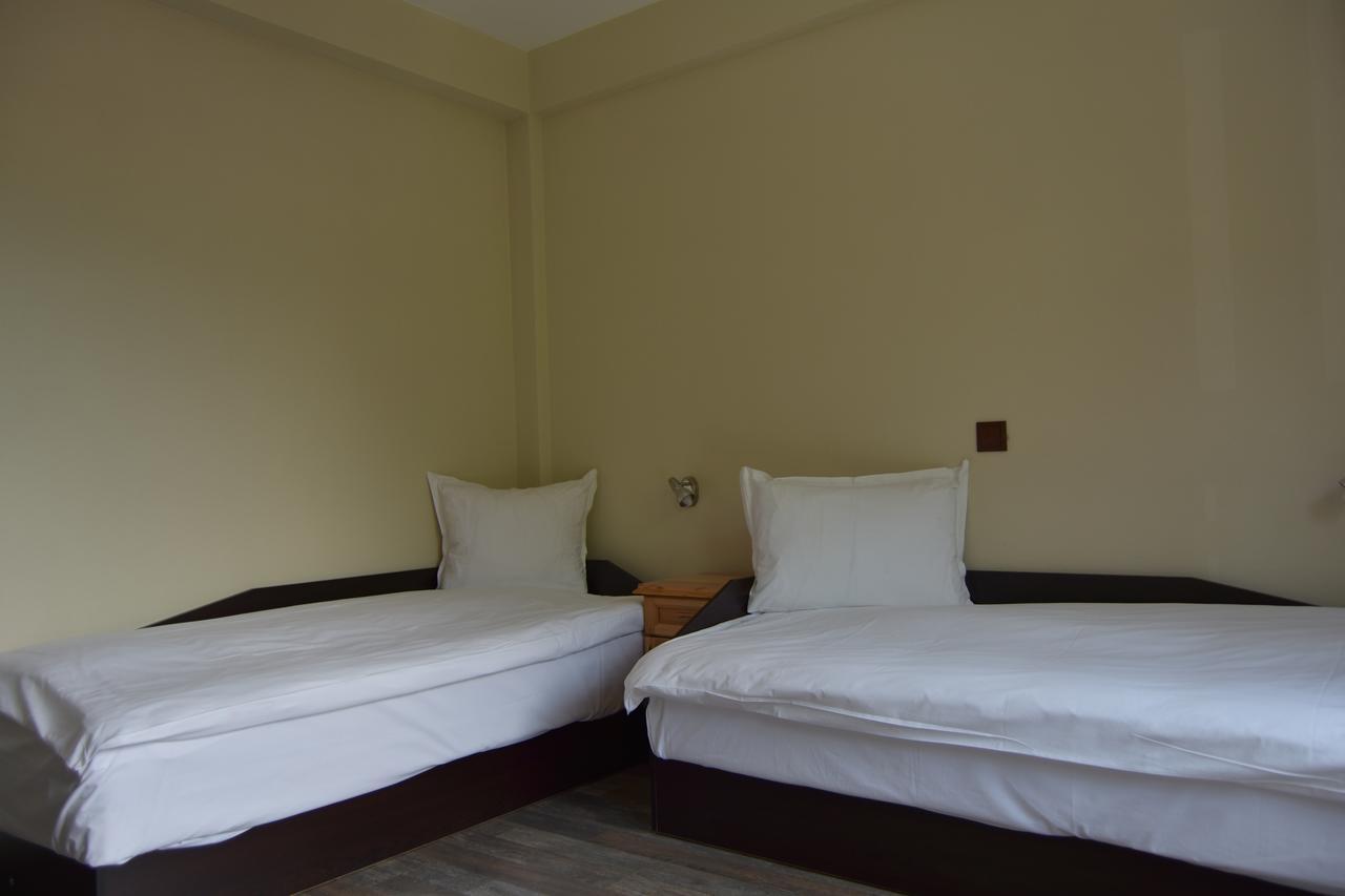 Family Hotel Balkana Apriltsi  Exterior photo
