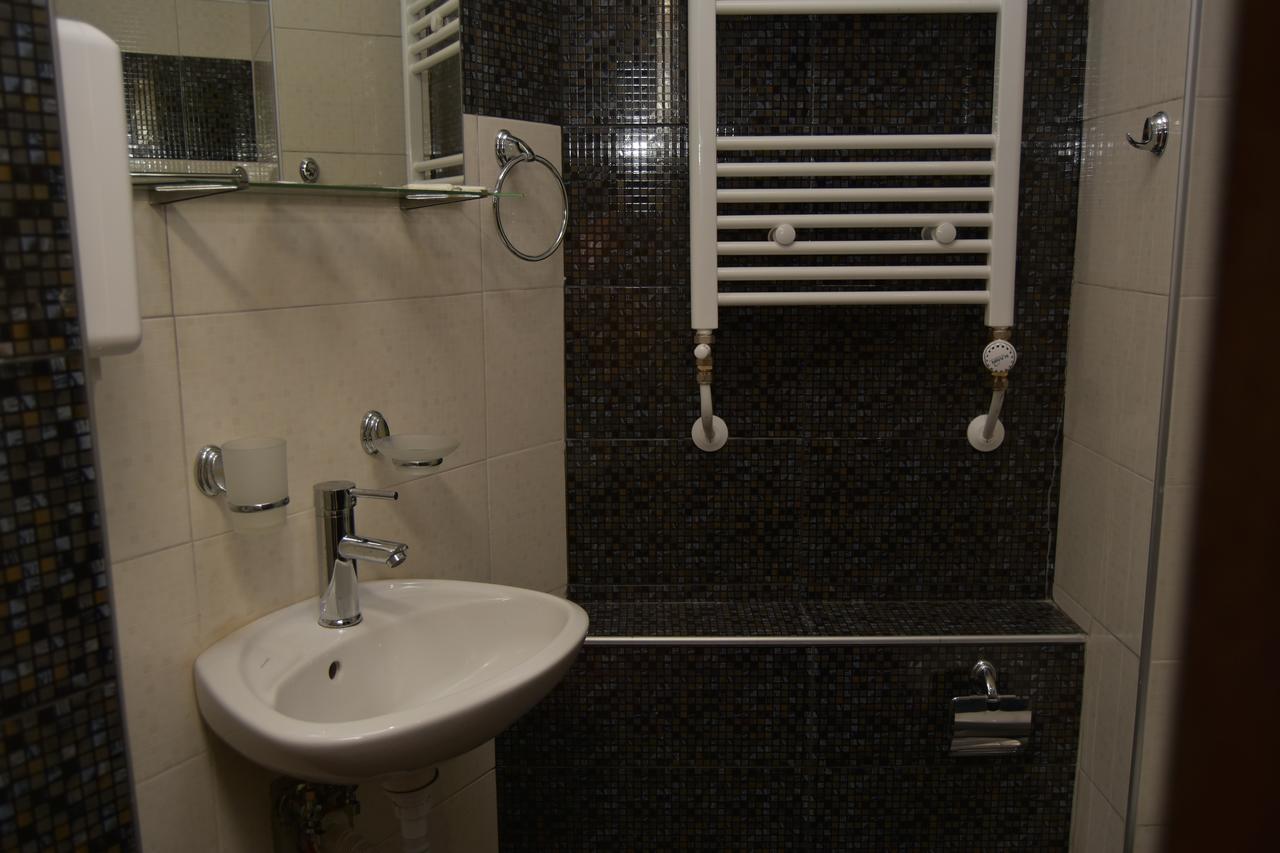 Family Hotel Balkana Apriltsi  Exterior photo