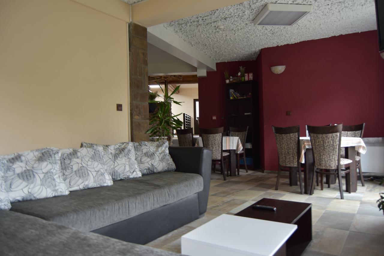 Family Hotel Balkana Apriltsi  Exterior photo