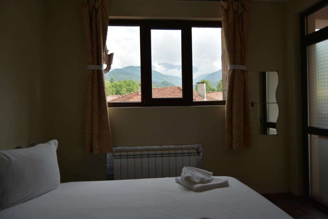 Family Hotel Balkana Apriltsi  Exterior photo